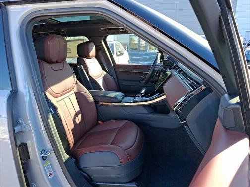 2025 Land Rover Range Rover Sport SE