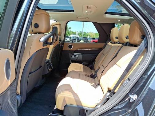 2025 Land Rover Discovery P360 Metropolitan Edition