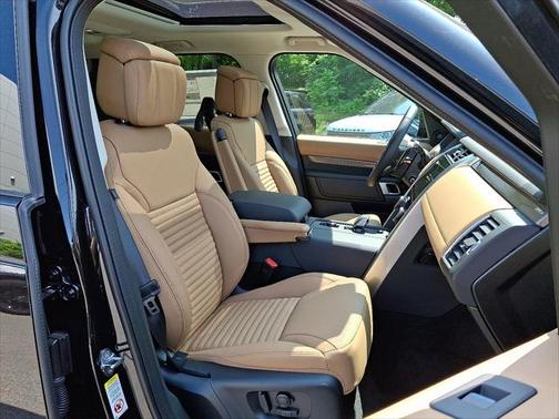 2025 Land Rover Discovery P360 Metropolitan Edition
