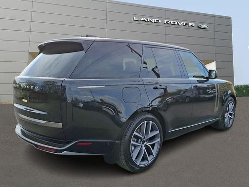 Santorini Black Metallic - 1AG 2026 Land Rover Range Rover P550e SE