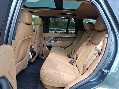 2025 Land Rover Range Rover P400 SE