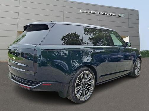 British Racing Green SV Bespoke Ultra Met Gloss 2026 Land Rover Range Rover P530 SE 7 Seat