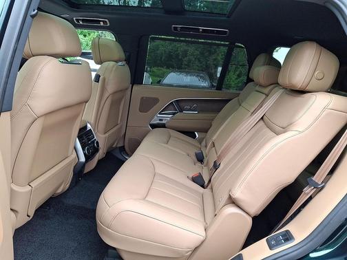 British Racing Green SV Bespoke Ultra Met Gloss 2026 Land Rover Range Rover P530 SE 7 Seat