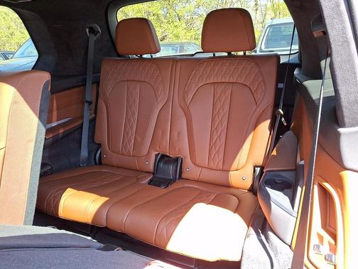 Black Sapphire Metallic 2021 BMW X7 xDrive40i