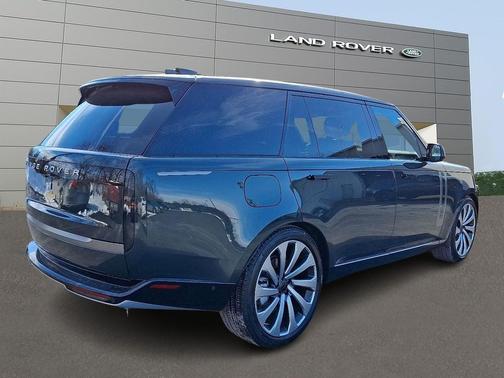 2026 Land Rover Range Rover P400 SE 7 Seat