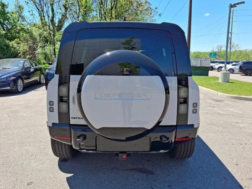 Borasco Grey Metallic 2026 Land Rover Defender P400 X-Dynamic SE
