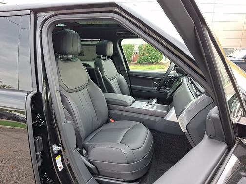 Santorini Black Metallic - 1AG 2027 Land Rover Range Rover SE