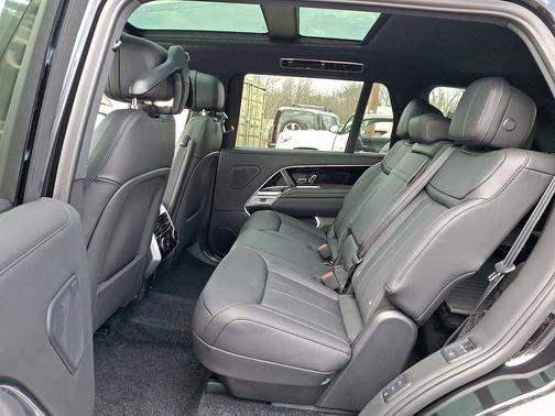 2026 Land Rover Range Rover P530 SE 7 Seat