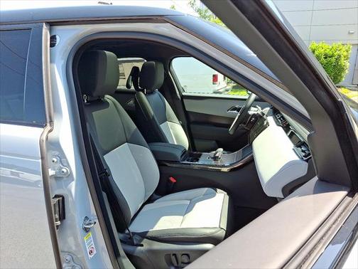 2026 Land Rover Range Rover Velar P250 SE R-Dynamic