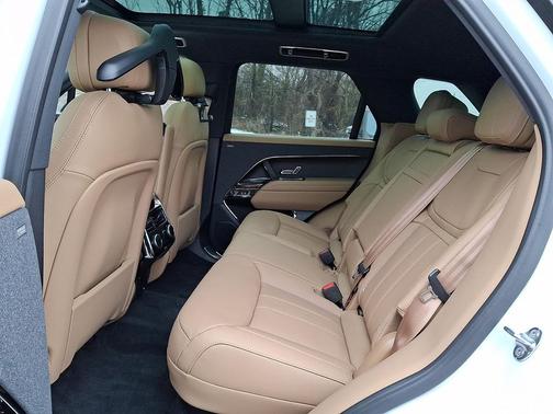 2026 Land Rover Range Rover Sport SE