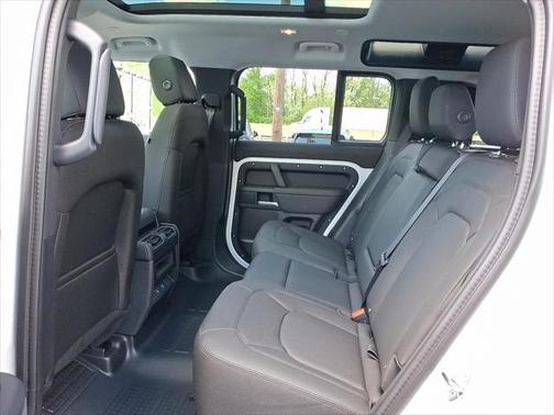 2025 Land Rover Defender 110 P300