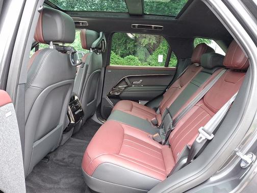 Carpathian Grey Premium Metallic 2026 Land Rover Range Rover Sport SE