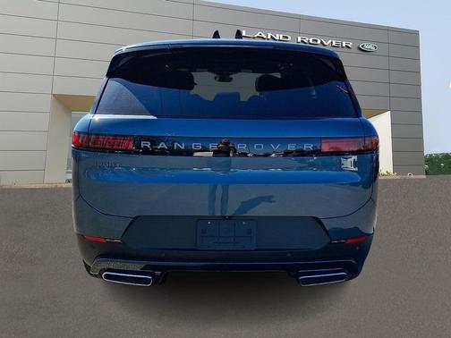 Giola Green Metallic 2026 Land Rover Range Rover Sport SE