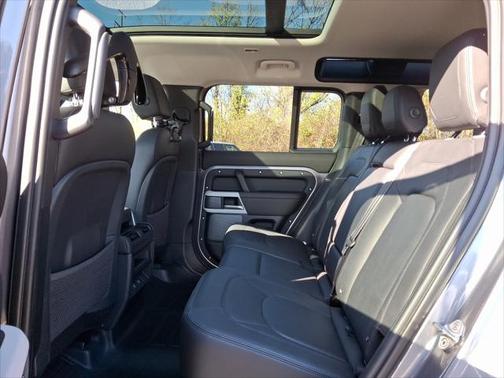 2024 Land Rover Defender 110 P400 S