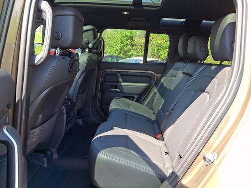 Gondwana Stone Metallic - 1DK 2025 Land Rover Defender 110 P400 X-Dynamic SE