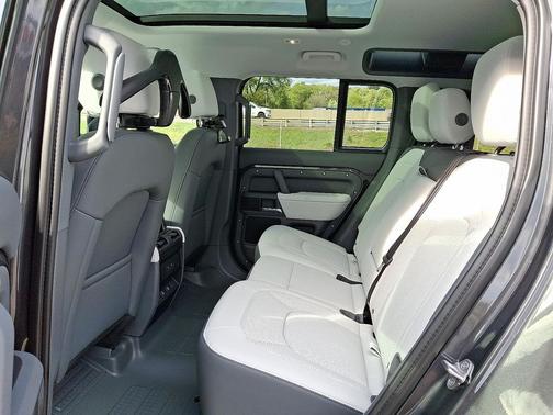 2025 Land Rover Defender 110 P300