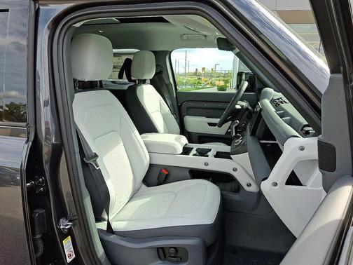 2025 Land Rover Defender 110 P300