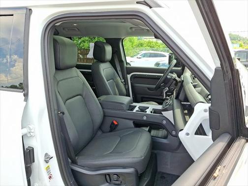 2025 Land Rover Defender 110 P300