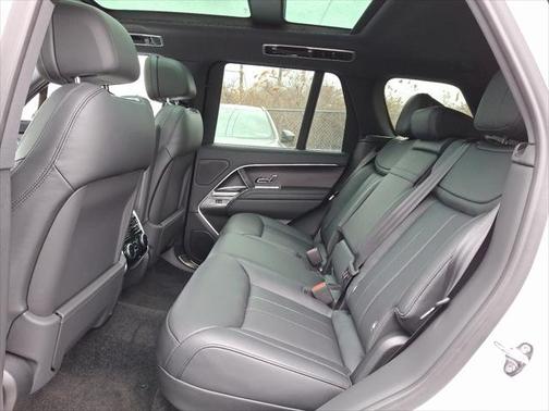 2025 Land Rover Range Rover P530 SE