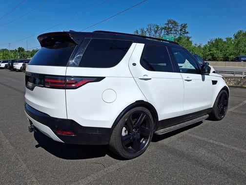 Fuji White 2025 Land Rover Discovery P360 Dynamic SE