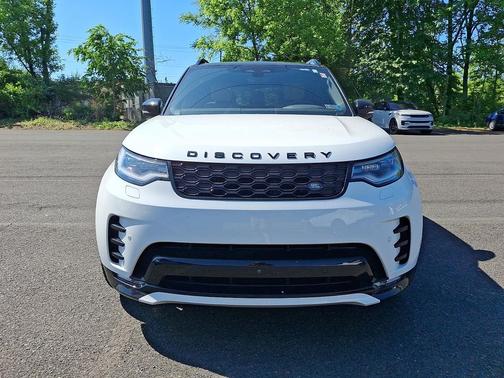 Fuji White 2025 Land Rover Discovery P360 Dynamic SE