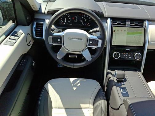 Carpathian Grey Premium Metallic - 1AU 2026 Land Rover Discovery Tempest Edition