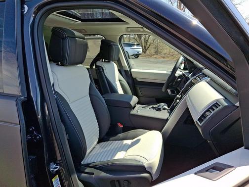 Carpathian Grey Premium Metallic - 1AU 2026 Land Rover Discovery Tempest Edition