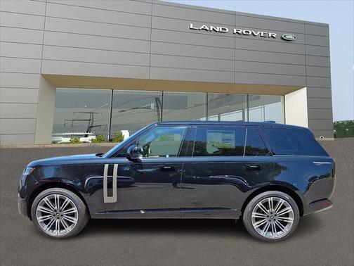 2025 Land Rover Range Rover P400 SE 7 Seat