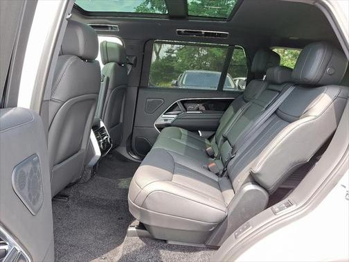 2025 Land Rover Range Rover P400 SE 7 Seat