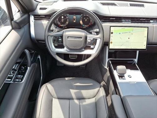 2025 Land Rover Range Rover P400 SE 7 Seat