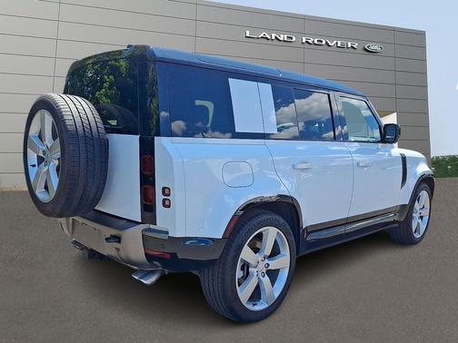 Fuji White 2025 Land Rover Defender 110 P500 X-Dynamic SE