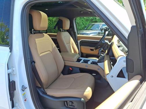 Fuji White 2025 Land Rover Defender 110 P500 X-Dynamic SE