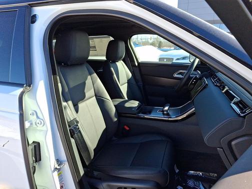 2026 Land Rover Range Rover Velar P250 SE R-Dynamic