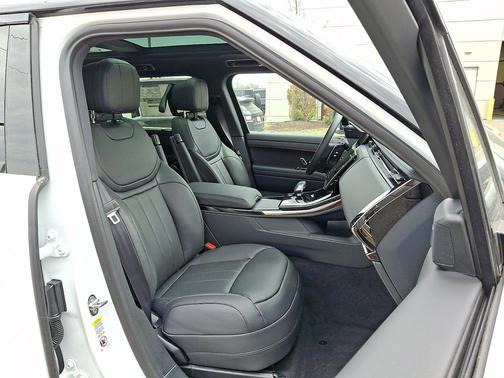 Fuji White - 1AA 2026 Land Rover Range Rover Sport SE