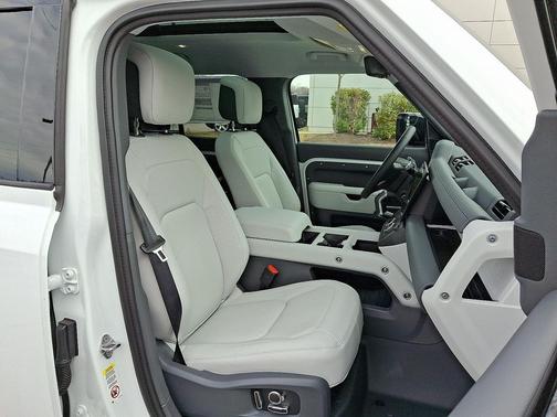 2026 Land Rover Defender P400 X-Dynamic SE