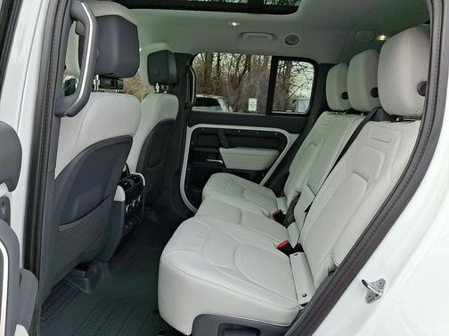 2026 Land Rover Defender P400 X-Dynamic SE