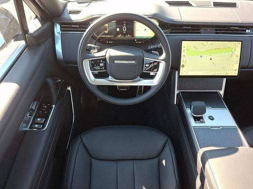 Fuji White - 1AA 2026 Land Rover Range Rover P400 SE