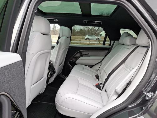 2026 Land Rover Range Rover Sport SE