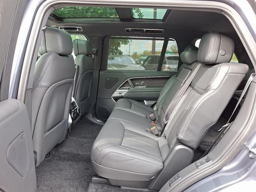 2025 Land Rover Range Rover P400 SE 7 Seat