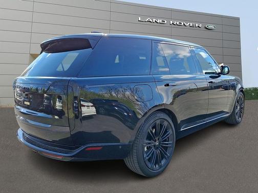 Santorini Black Metallic 2025 Land Rover Range Rover P400 SE 7 Seat