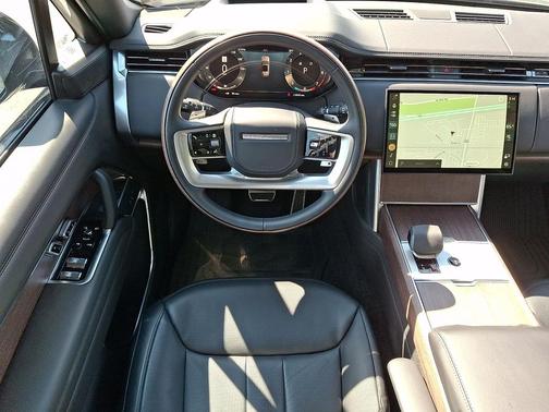 Santorini Black Metallic 2025 Land Rover Range Rover P400 SE 7 Seat