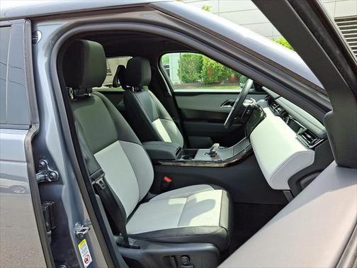 2026 Land Rover Range Rover Velar P250 SE R-Dynamic