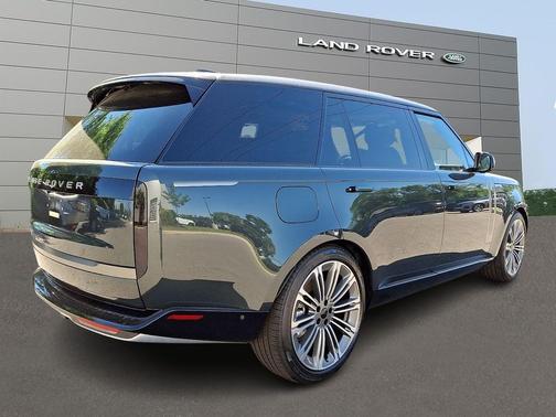 Santorini Black Metallic - 1AG 2026 Land Rover Range Rover P530 SE 7 Seat