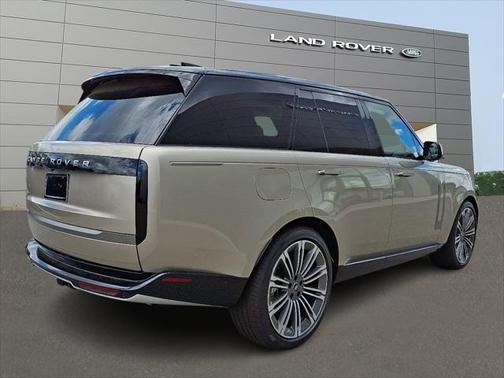 2025 Land Rover Range Rover P530 SE