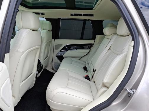 2025 Land Rover Range Rover P530 SE