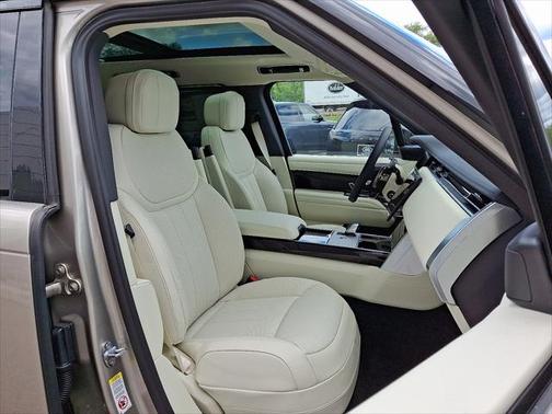 2025 Land Rover Range Rover P530 SE