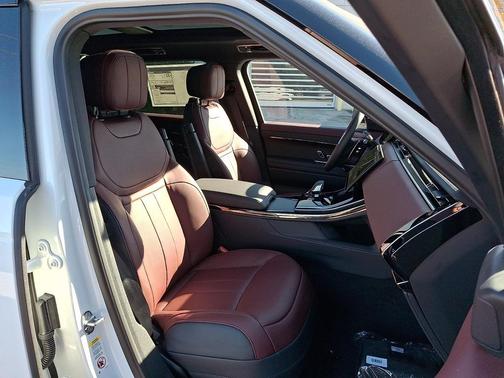 Fuji White 2027 Land Rover Range Rover Sport SE