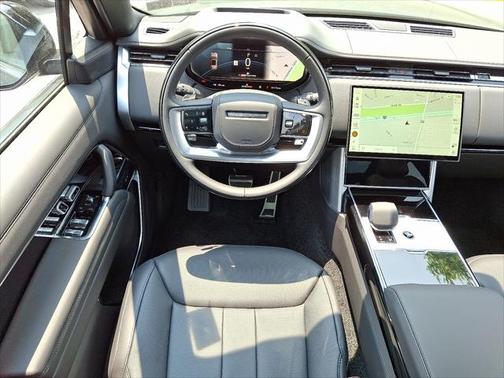 2025 Land Rover Range Rover P400 SE 7 Seat