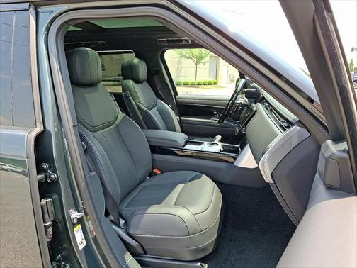 2025 Land Rover Range Rover P400 SE 7 Seat