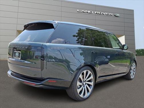 2025 Land Rover Range Rover P400 SE 7 Seat